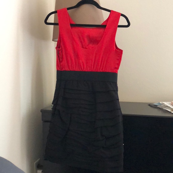 Black and red semi-formal dress - Picture 3 of 4